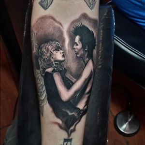 A black and grey portrait of Sid and Nancy by Chino (IG—tatu_chino).#blackandgrey #Chino #portraiture #realism #SexPistols #SidandNancy