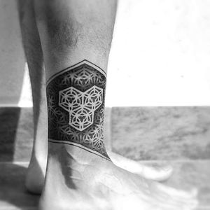 Elegant tattoo by Pierluigi Cretella #PierluigiCretella #geometric #dotwork #sacredgeometry #ornamental
