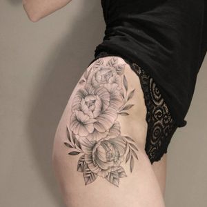 Awesome flower tattoo on the hip #JuliaMikhaylova #blackwork #flowers #fineline #dotwork