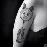 Rad cat balloon tattoo by Toma Pegaz #TomaPegaz #blackwork #cat #balloon #hand