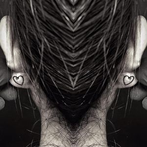 Back of earlobe tattoo by Kevin King @blvckwork/Instagram #ear #earlobe #earlobetattoo #minimalistic #small #heart #hearts #KevinKing