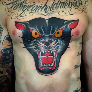 ¡Potente tatuaje de pantera de Andrew Mcleod!  #AndrewMcleod #traditioneltattoo #panther #traditional #pantherhead