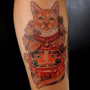 Neko tattoo by Lewis Buckley. #LewisBuckley #neko #cat #japanese #neotraditional #darumadoll #daruma