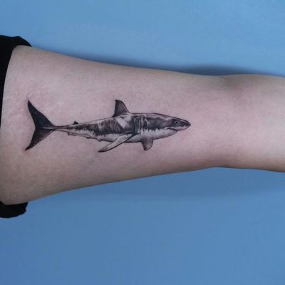 Jaws by Oozy #oozy #OozyTattoo #Jaws #shark #realism #realistic #hyperrealism #blackandgrey #minimalist #minimal #ocean #nature #movietattoo #tattoooftheday