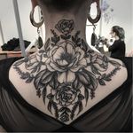 Nape tattoo by Clarisse Amour #ClarisseAmour #blackwork #botanical #flower #btattooing #blckwrk