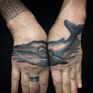 This great tattoo takes two hands to contain! (Via IG - pietrosedda) #whale