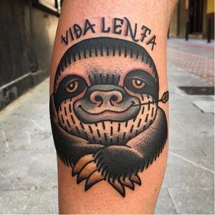 Tatuaje de animal perezoso por Paz Buñuel #PazBuñuel #tradicional #love animal #love animal tattoo
