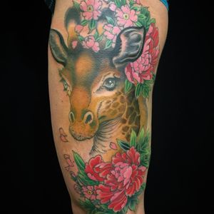 Giraffe tattoo by Wendy Pham #WendyPham #Wenramen #color #Japanese #newtraditional #giraffe #animal #nature #peony #cherryblossoms #leaves #floral #petals #flowers #tattoooftheday