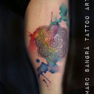 Tatuaje de mandala de acuarela por Marc Sangrà #watercolor #watercolormandala #watercolortattoo #mandala #mandalatattoo #mcolormandala #MarcSangra
