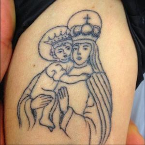 This tattoo of Mary and Christ as a child by Wassim Razzouk harkens back to the days of old. #childChrist #Christian #Coptic #cross #RazzoukTattoo #WassimRazzouk #woodenblock #virginmary