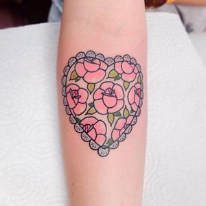 Flower-studded heart tattoo by Lou DC. #LouDC #kawaii #girly #cute #pinkwork #floral #rose #flower #heart #pink