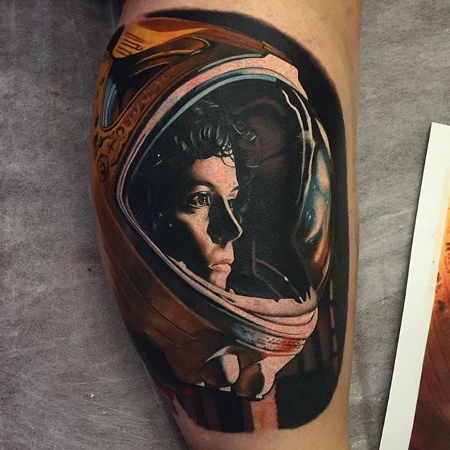Tatuaje de realismo de color Ripley de Dan Molloy.  #realismo #farverealismo #retrato #Alien #Ripley #sigourneyweaver #DanMolloy