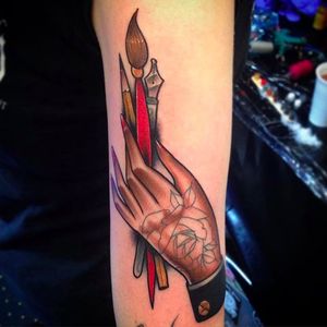 Artist's Hand Tattoo by Cedric Weber @Cedric.Weber.Tattoo #CedricWeberTattoo #GreyhoundTattoo #GirlTattoo #Handtattoo #Artist  #Germany