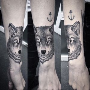 Wolf Tattoo by Andy Ma #wolftattoo #blackworkwolf #blackwork #blackworktattoo #blackworktattoos #contemporary #contemporaryblackwork #moderntattoo #blackink #blackinktattoo #blackworkartist #AndyMa