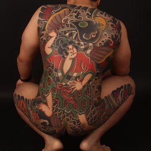 Una de las increíbles representaciones de Rodrigo Melo de Kintaro montado en un koi (IG rodrigomelotattoo).  #bodysuit #japanese #Kintaro #koi #RodrigoMelo #traditional