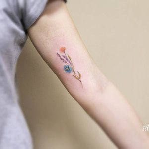 Tattoo uploaded by JenTheRipper • Small tattoo by Luiza Oliveira #LuizaOliveira #small #delicate #flower #flowers • Tattoodo Tattoo uploaded by JenTheRipper • Small tattoo by Luiza Oliveira #LuizaOliveira #small #delicate #flower #flowers • Tattoodo