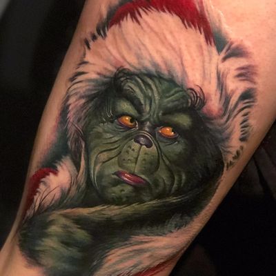 The Grinch by Matt Tyszka #MattTyszka #color #realism #realistic #hyperrealism #movie #movietattoo #thegrinch #grinch #christmas #drseuss #santa #xmas #portrait #jimcarrey #tattoooftheday