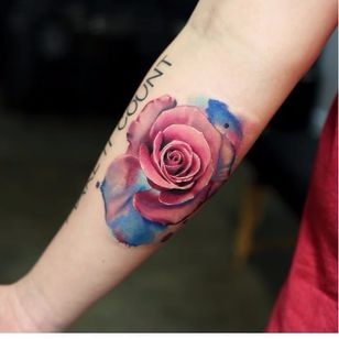 Tatuaje de rosa por Joice Wang #JoiceWang #watercolor #graphic #nature #rose