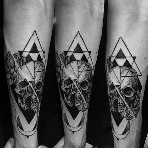 Tattoo por Andreas de França! #AndreasdeFrança #tatuadoresbrasileiros #tattoobr #tatuadoresdobrasil #blackwork #skull #caveira #crânio #geometry #geometric #geometria