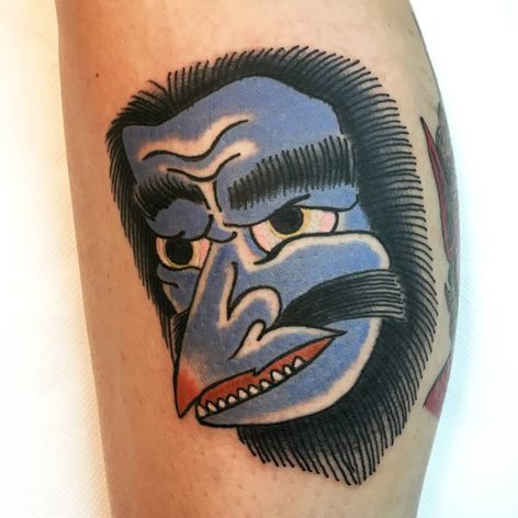 Una etiqueta azul de Aurora MP (IG - auroramptattoo).  #AuroraMP #Irezumi #japansk #tengu #traditionel