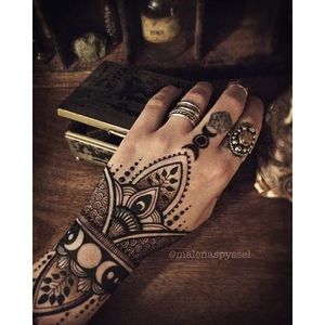 Henna tattoo by Malena Backman. #MalenaBackman #henna #mehndi #temporary #hennaart