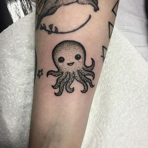 Octopus Tattoo by Sarah Whitehouse #octopus #dotworkanimal #dotwork #dotworktattoo #animal #SarahWhitehouse