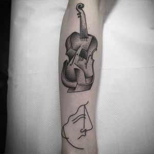 Distorted Violin and Face Tattoo by Caleb Kilby @CalebKilby #CalebKilby #CalebKilbyTattoo #Blackwork #Minimalist #Linework #Black #TwoSnakesTattoo #London #Violin #Face