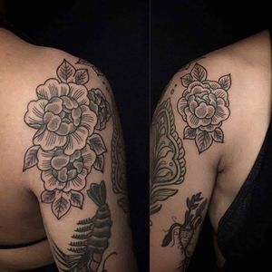 Flower tattoo by Ashley Dale  #AshleyDale #monochromatic #monochrome #blackwork #nature #flower