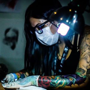 A artista Marcella Alves Tattoo Week de 2016, foto por Guilherme Mesquita | Tattuagem Multimídia #TattooWeek #TattooWeekRio #RiodeJaneiro #convenção #ConvençãoDeTatuagem #evento #TattuagemMultimidia #MegaWartz #KingSeven