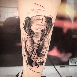 Elefantinho fofo por Wina Brasil! #WinaBrasil #TatuadorasBrasileiras #TatuadorasDoBrasil #TattooBr #FozdoIguaçu #elefante #elephant #cute #animal #dotwork #pontilhismo #linework