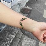 Leaf Tattoo by Zihee #leaf #leaftattoo #contemporarytattoos #contemporary #moderntattoos #color #colorfultattoo #abstract #graphic #korean #southkorean #Zihee