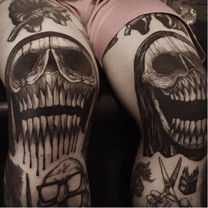 Sick knee tattoos by Ildo Oh! #IldoOh #blackwork #skull #knee #horror