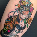 Hippie cat by Kim Saigh. #peace #peacesymbol #hippie #cat #flowers #neotraditional #KimSaigh