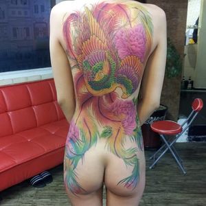 BaeKwoon's (IG—baekwoon_tattooer) experimentation with Irezumi pays off in this phoenix without a hint of black ink. #BaeKwoon #bodysuit #experimental #Irezumi #pheonix