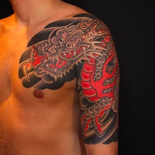 Tatuaje medio cálido de Ryu / Dragón de Horisada.  #Horisada #Japanese tattoo #horimono #color tattoo #draw #ryu #japanese