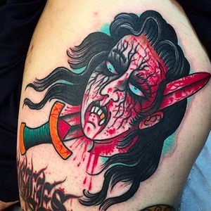 Gruesome looking severed head tattoo done by Paul Nycz. #PaulNycz #traditional #neotraditionaltattoo #coloredtattoo #severedhead
