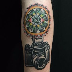 Cool camera tattoo by Paz Buñuel #PazBuñuel #traditional  #camera #eye