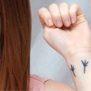 Emma Stone's wrist tattoo. #EmmaStone #EmmaStoneTattoo #Bird #BirdFeet