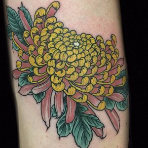 Curse of the Golden Flower by Claudia De Sabe #ClaudiadeSabe #chrysanthemum #color #neotraditional #flower #leaves #Japanese #mashup #tattoooftheday