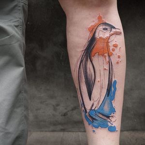 Illustrative watercolor penguin tattoo by @hackepeter_tattoo. #illustrative #sketchy #watercolor #penguin #bird #hackepeter_tattoo