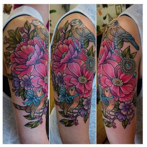 Flowers tattoo by Alice Perrin #AlicePerrin #flowers #neotraditional #bird (Photo: Instagram @alish_p)