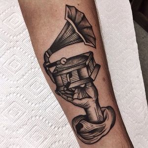 Tattoo by Nate Kemr via Instagram @nkemr #phonograph #hand #record #blackwork #NateKemr