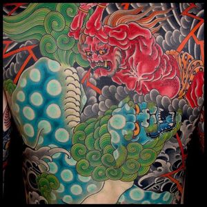 Rubendall is the best at tattooing mythological beasts battling each other. #backpiece #color #contrast #detail #Karajishi #Japanese #MikeRubendall #Oni