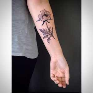 Simple flower tattoo by Kerry Burke #KerryBurke #blackwork #blacktattoo #darkartists #blackbotanists #botanicaltattoo #flowertattoo #vintageflowers #vintagebotanical