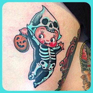 Halloween Kewpie de Stacey Martin Smith (a través de IG staceymartintattoos)