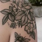 It's awesome how Rebecca Vincent (IG—rebecca_vincent_tattoo) captures the cycles of nature in her tattoos. #black #floral #morningglories #RebeccaVincent
