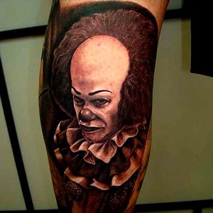 Tattoo uploaded by Sarah Calavera • Pennywise is still spine chilling in  black and grey by Chuy #Pennywise #IT #StephenKing #clown #reboot #TimCurry  #horror #realism #Chuy #blackandgrey • Tattoodo