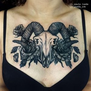 Tattoo por Paula Rueda! #PaulaRueda #tatuadorasbrasileiras #tattoobr #tattoodobr #tatuadorasdobrasil #bode #skull #crânio #goat #darkart #blackwork #sketch #chifre #horn