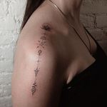Handpoked shoulder tattoo by Anya Barsukova. #AnyaBarsukova #handpoke #minimalist #sacredgeometry