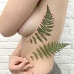 Fern by Rit Kit (IG—rit.kit.tattoo) #sideboob #side #boob #fern #floral #realistic #leaves